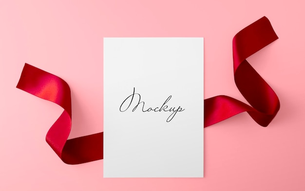 Foglio di carta con nastro rosso su superficie rosa mockup