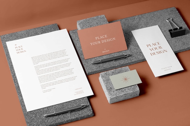 PSD mock-up di cancelleria in carta con materiale lapideo