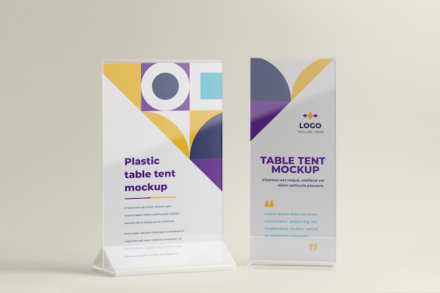 PSD mockup di tenda da tavolo di carta isolato