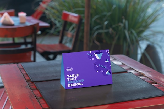 Mockup di tenda da tavolo di carta