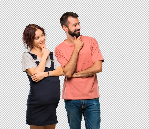 PSD para z kobieta w ciąży patrząc z boku z ręki na brodzie
