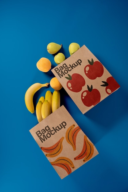 PSD mock-up di sacchetto di carta di pesche e banane