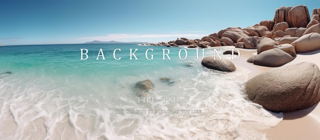모래와 독특한 큰 그라나이트 바위, 색 바물과 파란 하늘을 가진 완벽한 해변 파노라마