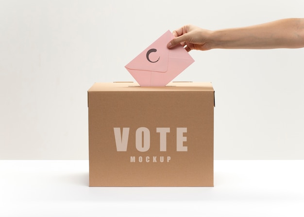 PSD person putting his vote in ballot box