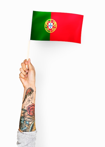 PSD person waving the flag of portuguese republic