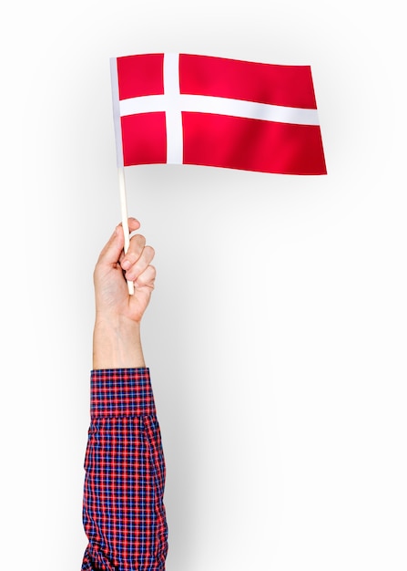 PSD 덴마크 왕국의 깃발을 흔들며 사람