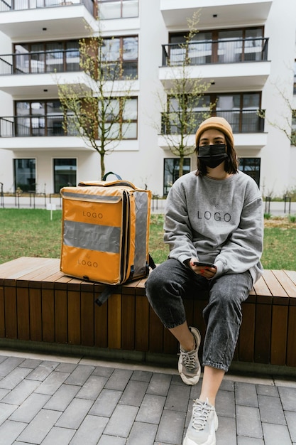 a person wearing a sweatshirt with the word g on it