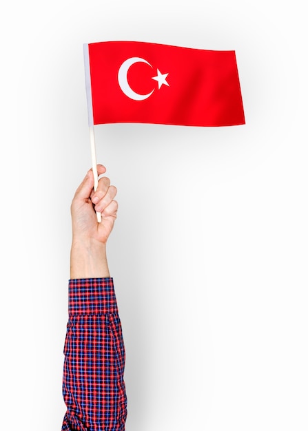 PSD persoon die de vlag van de republiek turkije zwaaien