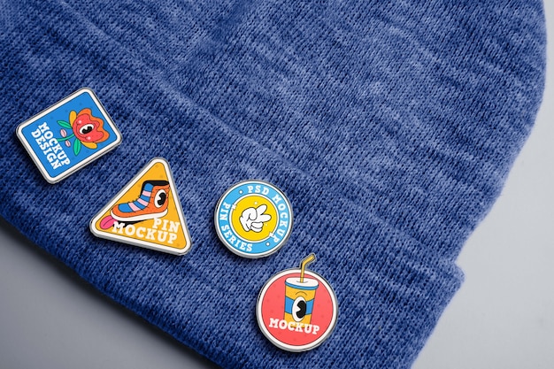 PSD pins mockup op beanie nat