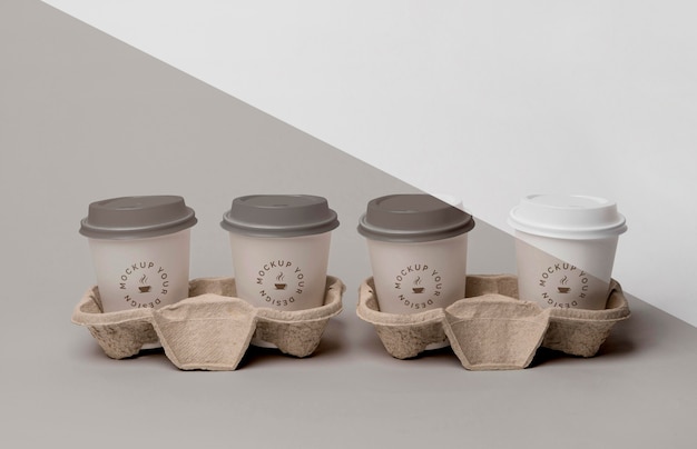 Plastic beker met koffiemodel ter ondersteuning