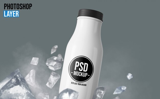 PSD bottiglia di plastica con mockup di ghiaccio