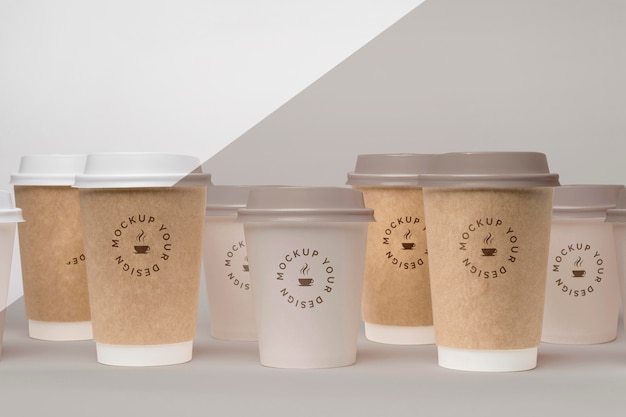 PSD tazza di plastica con caffè mock up