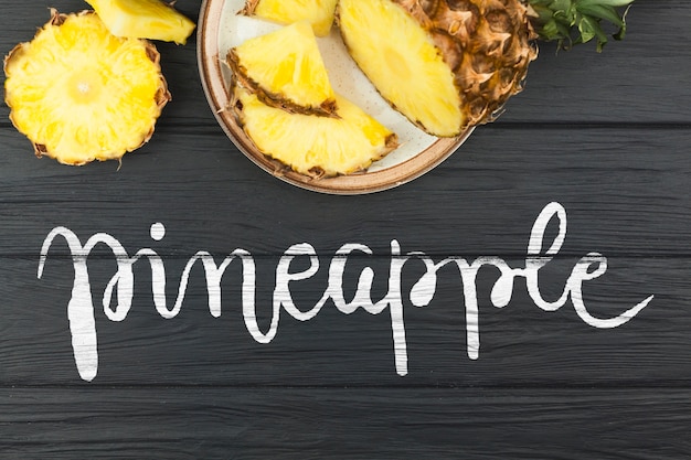 Plat leggen zomer mockup met copyspace en ananas