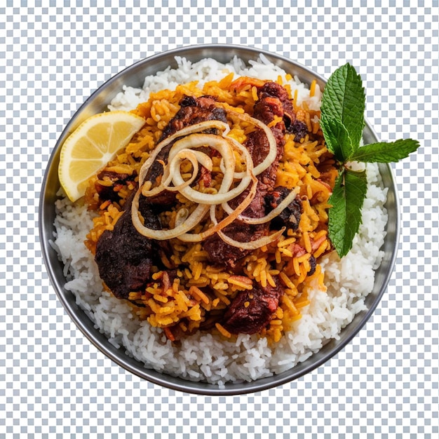 Тарелка биряни с приготовленным рисом в миске