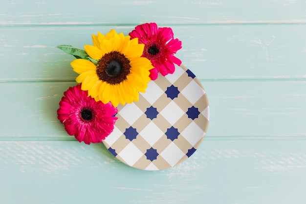 Plate mockup with three flowers