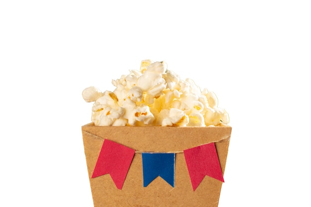 PSD popcorn w świątecznym otoczeniu z wiszącymi sztandarami brazylijska festa junina