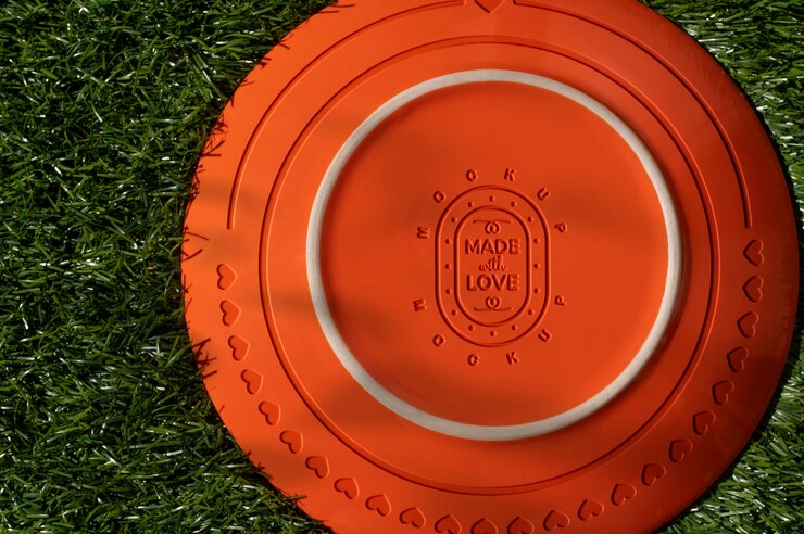 PSD porcelain piece engraved on the bottom mockup