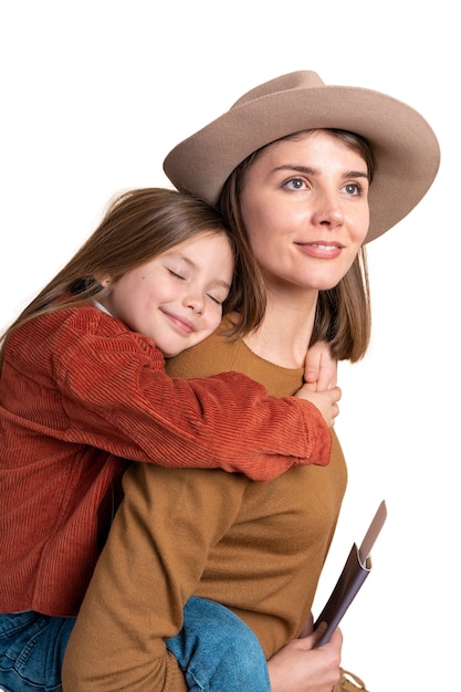 Ritratto di madre e figlia che si preparano per un viaggio insieme