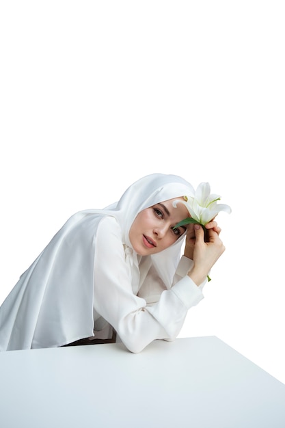 Portret van een vrouw die hijab draagt