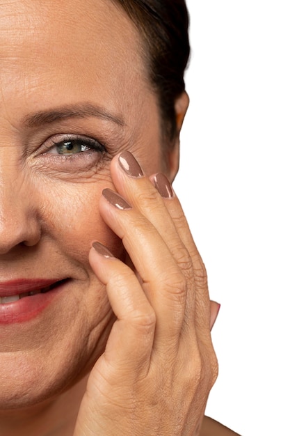 PSD portret van oudere vrouw met natuurlijke make-up en heldere huid