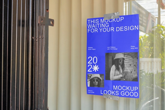 PSD mockup di poster con nastro adesivo