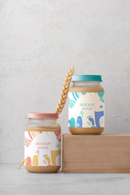 Potten met voedzaam assortiment babyvoeding