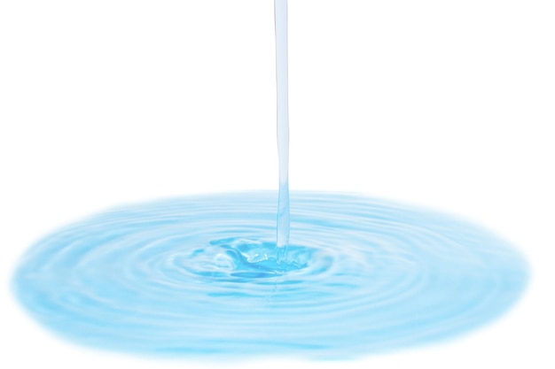 空の背景に隔離された水を注ぐ