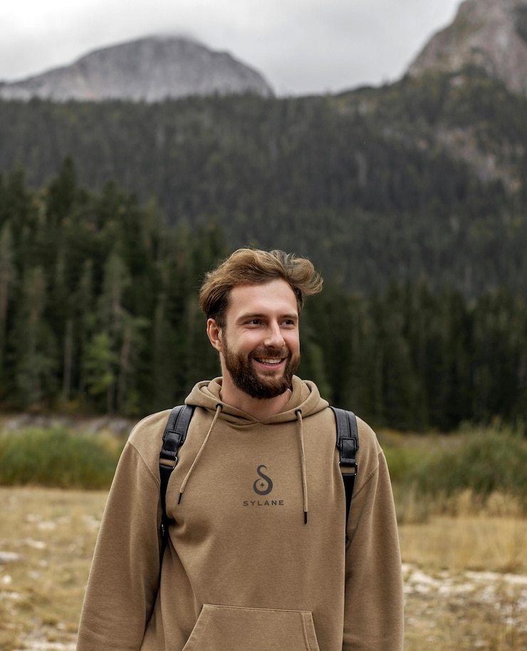 PSD premium logo mockup op een hoodie van hoge kwaliteit