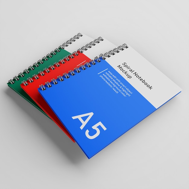 Premium tre notebook a copertina rigida con copertina rigida a spirale a5 notebook mock up design impilati in tre quarti