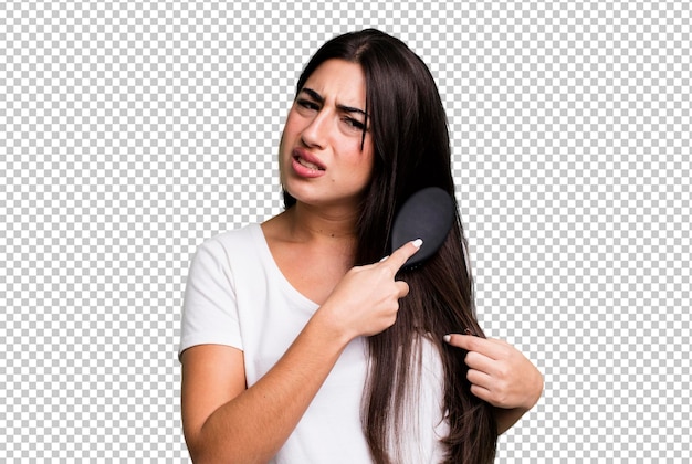 PSD bella donna ispanica utilizzando un pettine per capelli