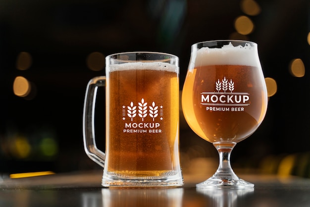 PSD birra del prodotto nel mockup del bar