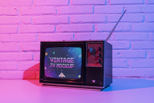 Projekt makiety telewizyjnej w stylu vintage