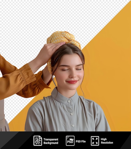 Psd sfondo trasparente bella giovane donna caucasica che si gode un massaggio alla testa su una parete gialla indossa una camicia grigia e capelli castani con gli occhi chiusi e una mano visibile in primo piano png psd