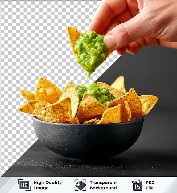 PSD psd con un modello trasparente di una mano che immerse i nachos nella salsa di guacamole