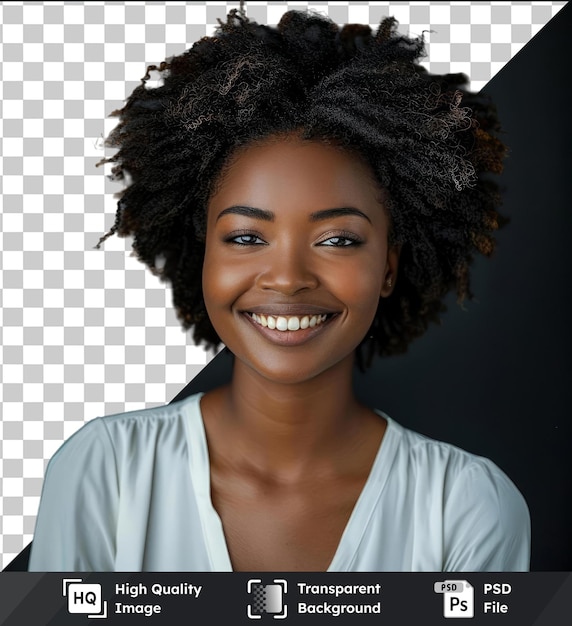 Psd Z Przezroczystą Zaskakująco Piękną Młodą Kobietą Afro Uśmiechnącą Się Pozującą W Studiu Fotograficznym W Dobrym Nastroju