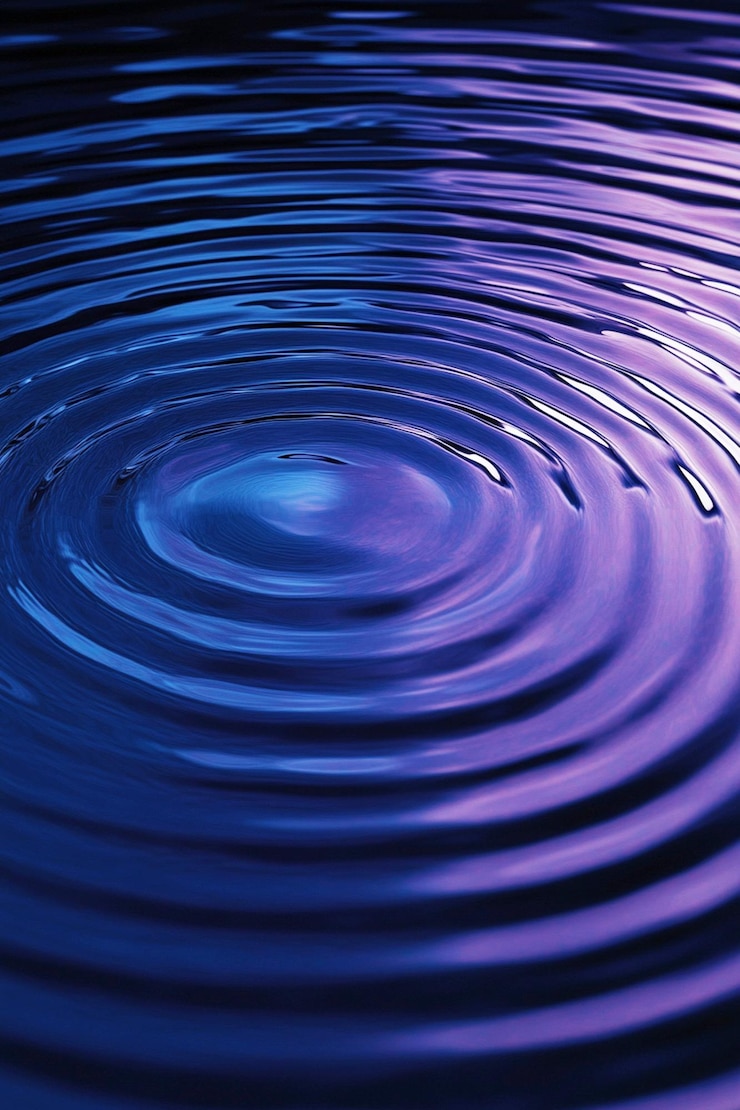 PSD purple water with a purple background and a purple water droplet in the middle