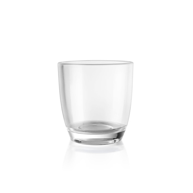 PSD pusta szklanka z wodą na białym, przezroczystym tle