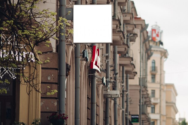 PSD pusty billboard w mieście