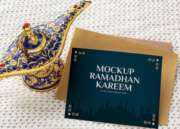 Ramadan kareem en lamp hoge hoek