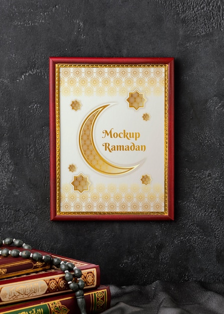 PSD ramadan kareem frame en boekenmodel