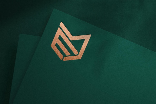 PSD mockup logo realistico su carta verde con effetto impresso