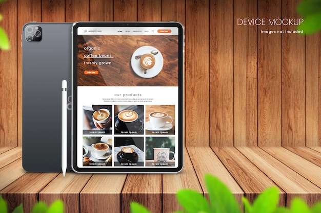 Mockup di tablet realistico su ripiano in legno chiaro