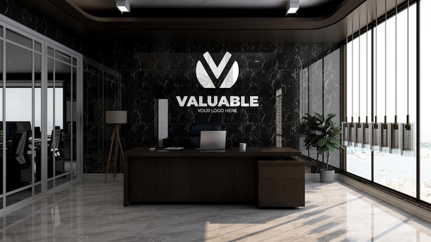 Realistisch bedrijfslogomodel in luxe kantoormanagerkamer met zwarte muur