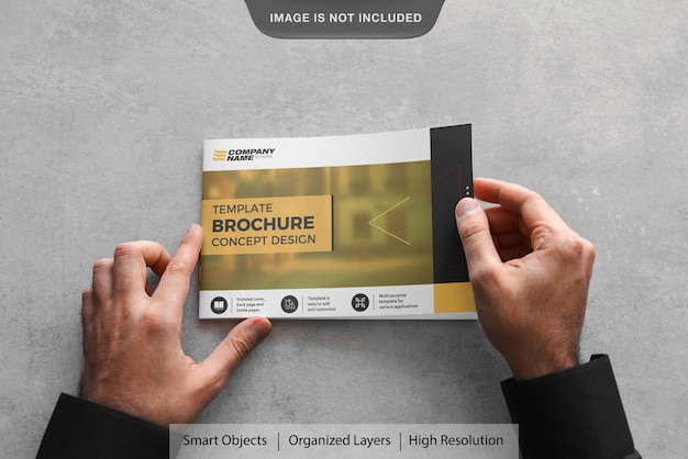 Realistische landschapsbrochure mockup