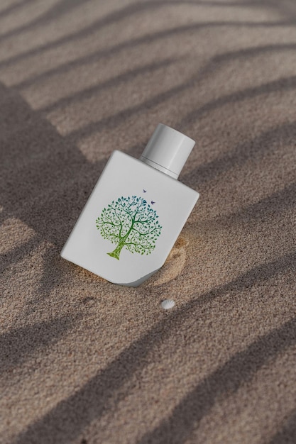 Realistyczna Makieta Butelki Perfum Na Piasku Do Projektowania Logo