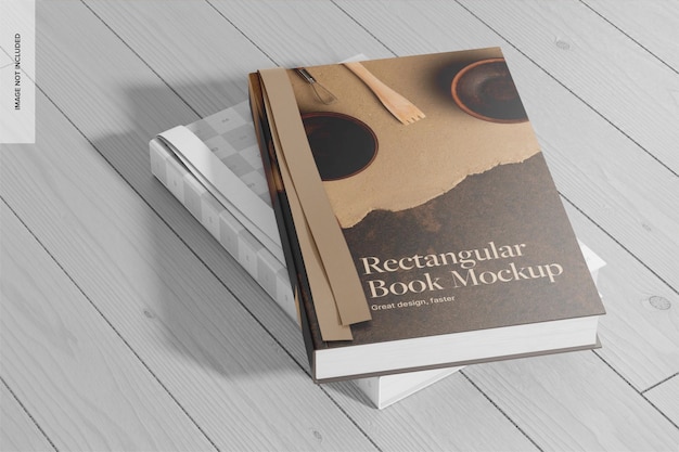 Прямоугольные книги на белом дереве.