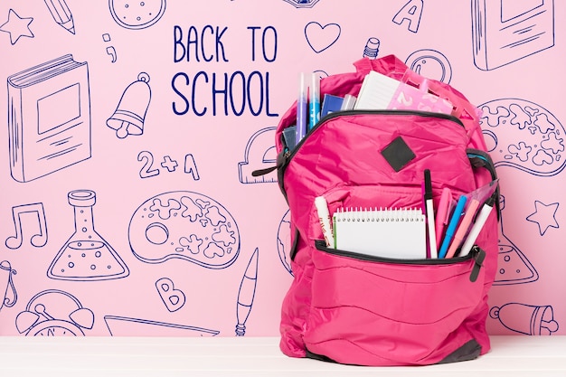 Regeling met roze schooltas en benodigdheden