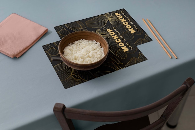 PSD restaurant tafelopstelling met placemat mock-up