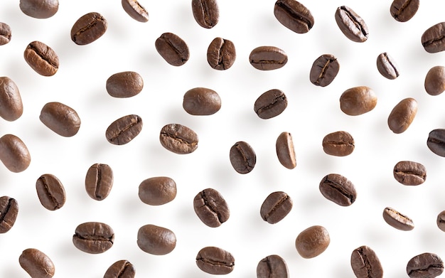 Roasted coffee beans Scattered coffee beans on a white background with clipping paths Close up image