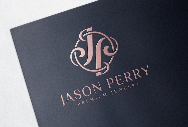 Rose gold foil-logo mockup op zwarte papieren kaart